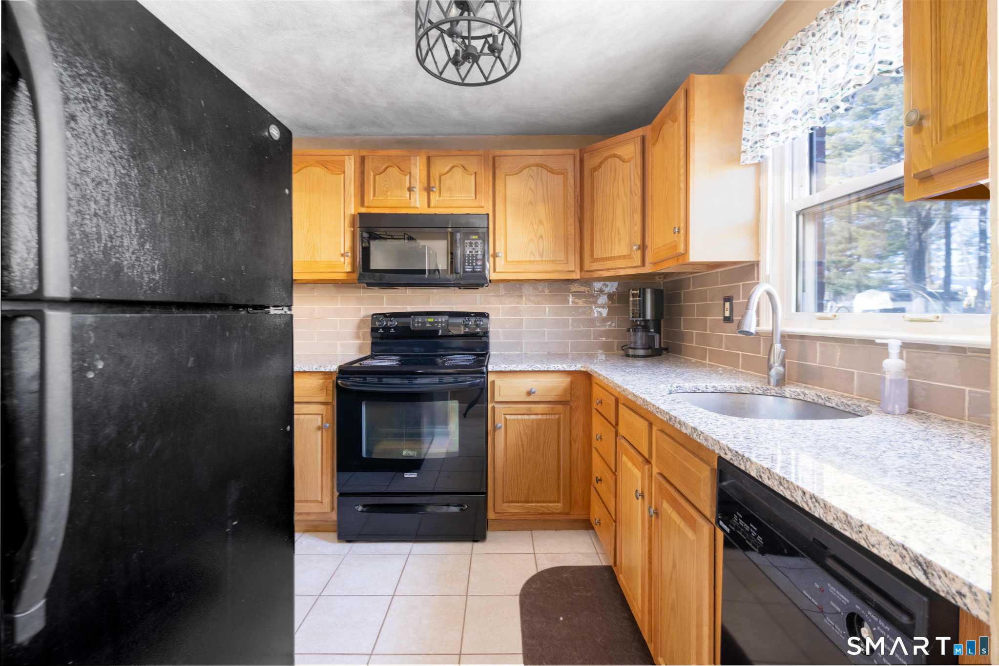 53 Hiltbrand Road, Unit 33 Bristol, CT 06010 - Photo 3 of 23