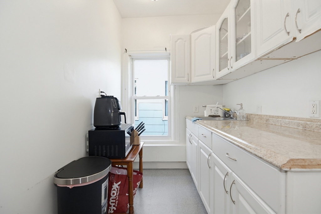 38 Oberlin Street Worcester, MA 01610 - Photo 30 of 34