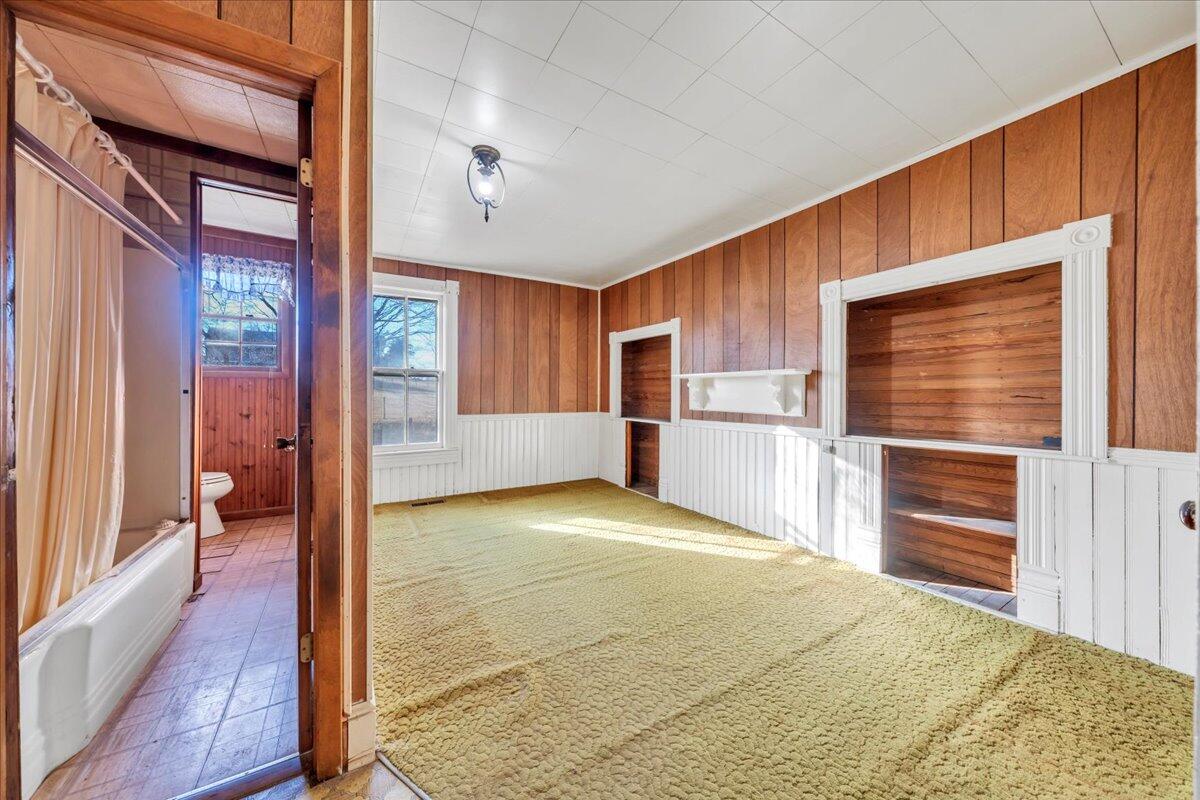5402 Roanoke Road Troutville, VA 24175 - Photo 19 of 54 a view of empty room with a kitchen