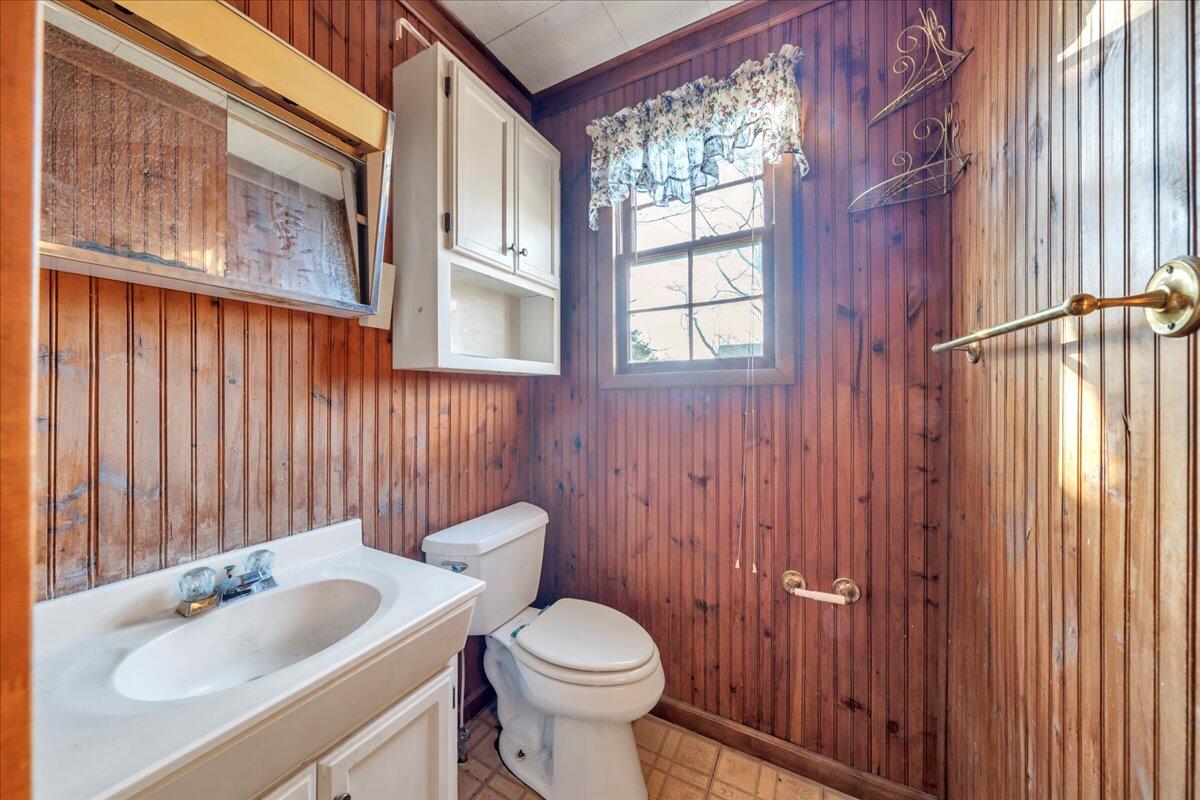 5402 Roanoke Road Troutville, VA 24175 - Photo 22 of 54 a bathroom with a sink toilet and shower