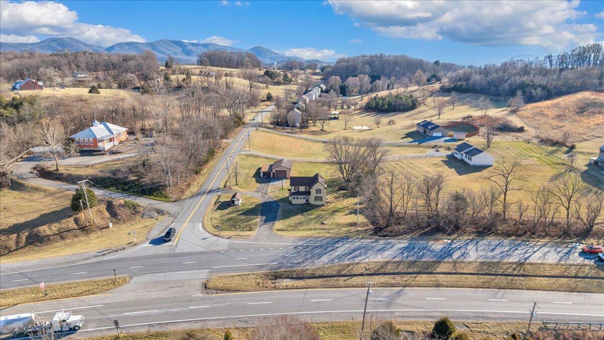 5402 Roanoke Road Troutville, VA 24175 - Photo 53 of 54 a view of a city