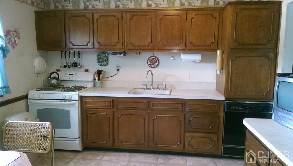 5 Snowden Road East Brunswick, NJ 08816 - Photo 11 of 37 Gallery Image 11