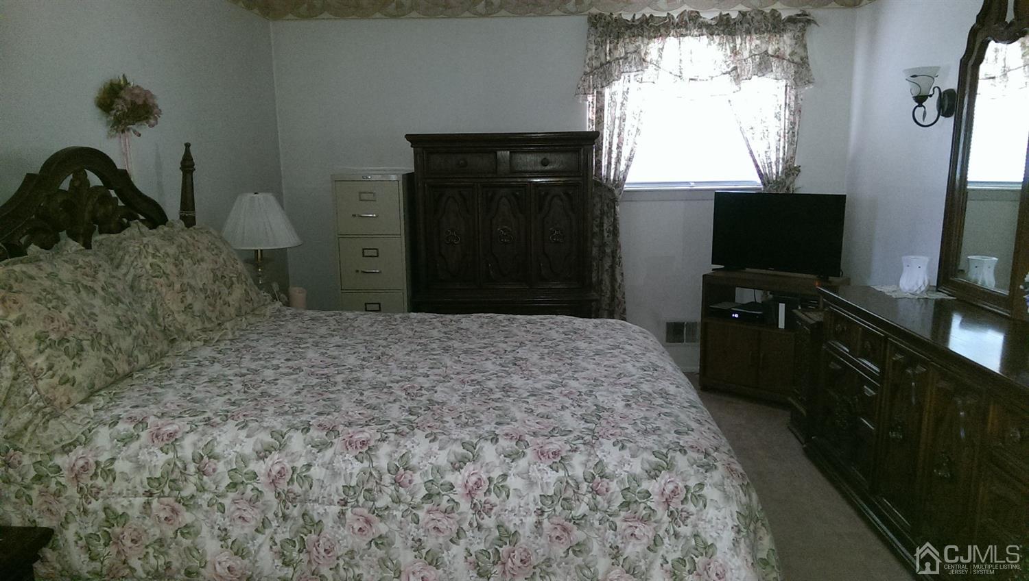 5 Snowden Road East Brunswick, NJ 08816 - Photo 16 of 37 Gallery Image 16