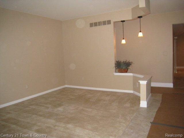 35563 Shell Drive Sterling Heights, MI 48310 - Photo 2 of 18 LIVING ROOM