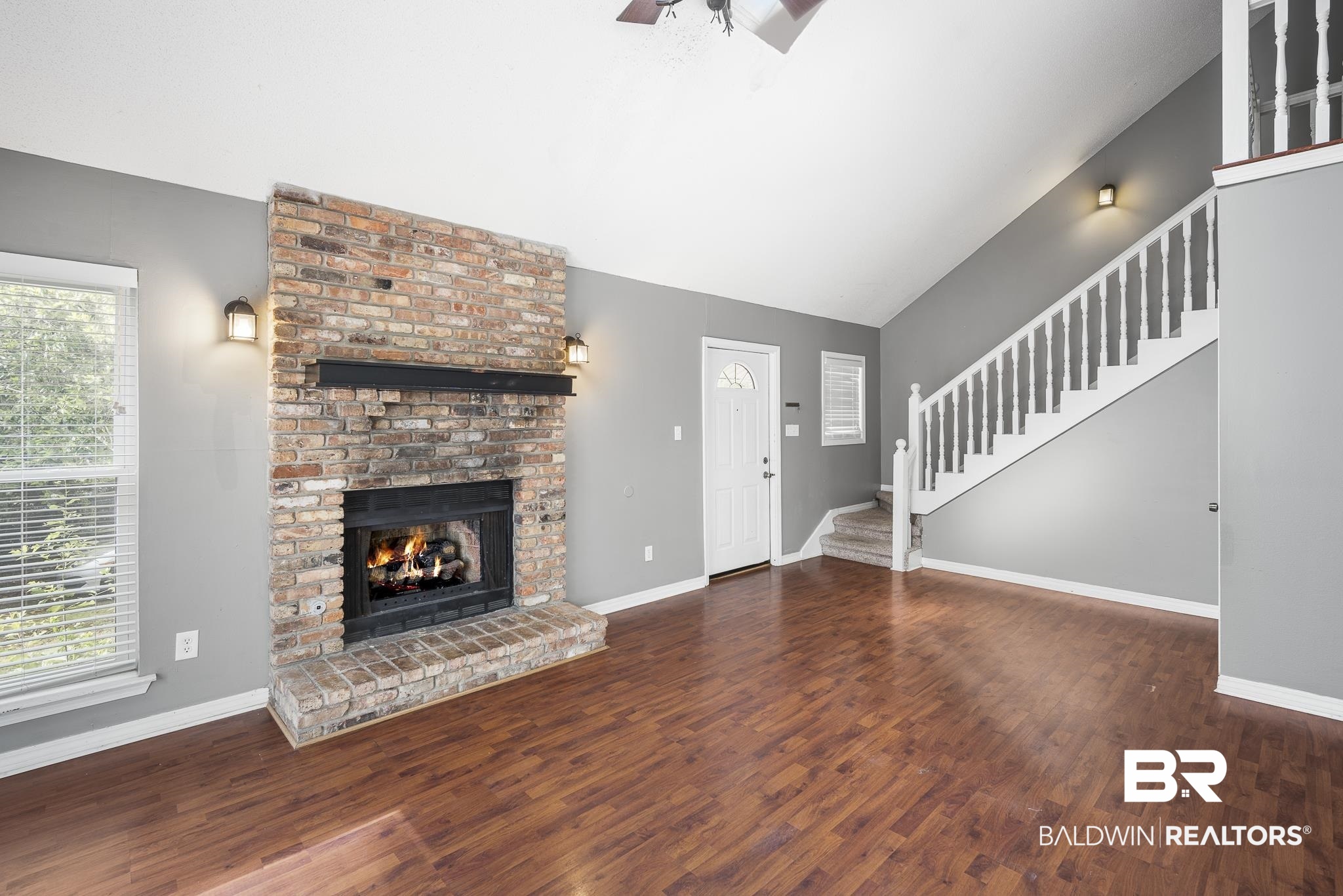 6513 Cedar Bend Court, Unit B Mobile, AL 36608 - Photo 3 of 23 Living Room with Vaulted Ceilings