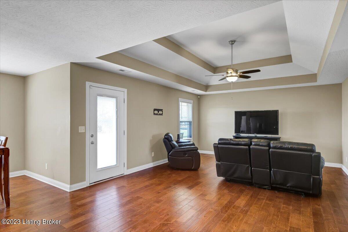 105 Ruth Lane Bardstown, KY 40004 - Photo 6 of 32 Large Living Area with Tray Ceiling