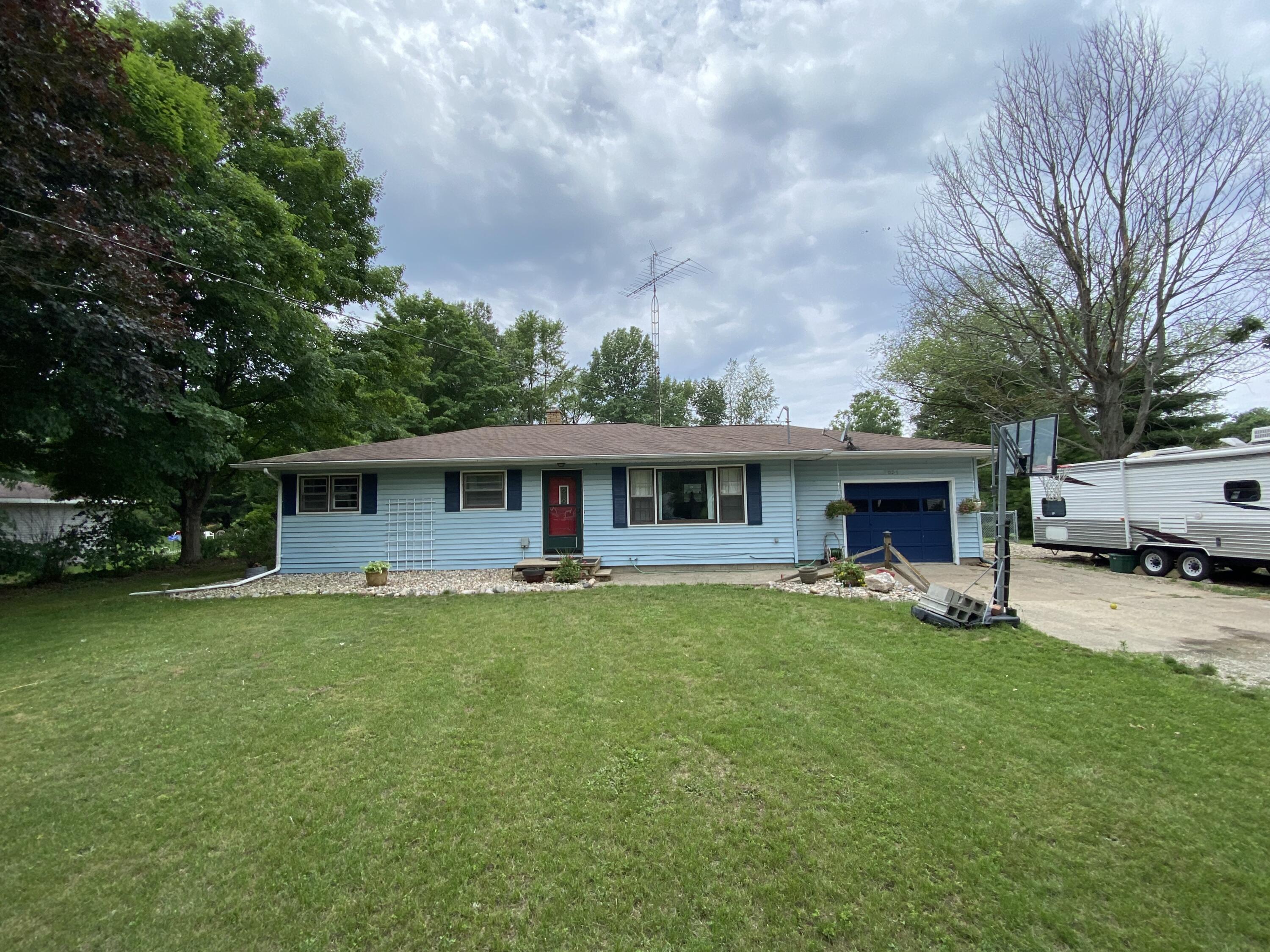 2854 Eaman Road Benton Harbor, MI 49022 - Photo 2 of 27 IMG_4095