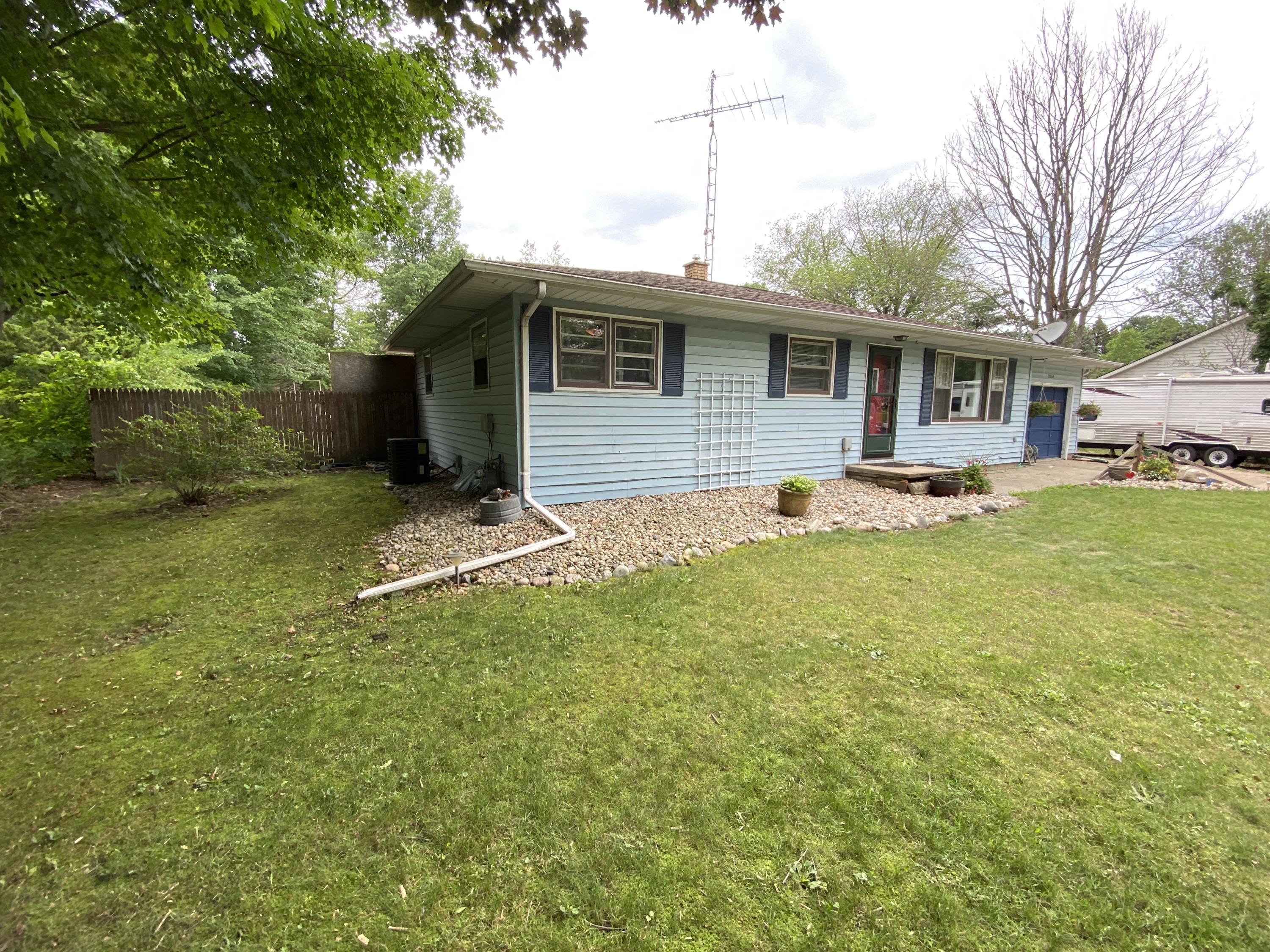 2854 Eaman Road Benton Harbor, MI 49022 - Photo 3 of 27 IMG_4096