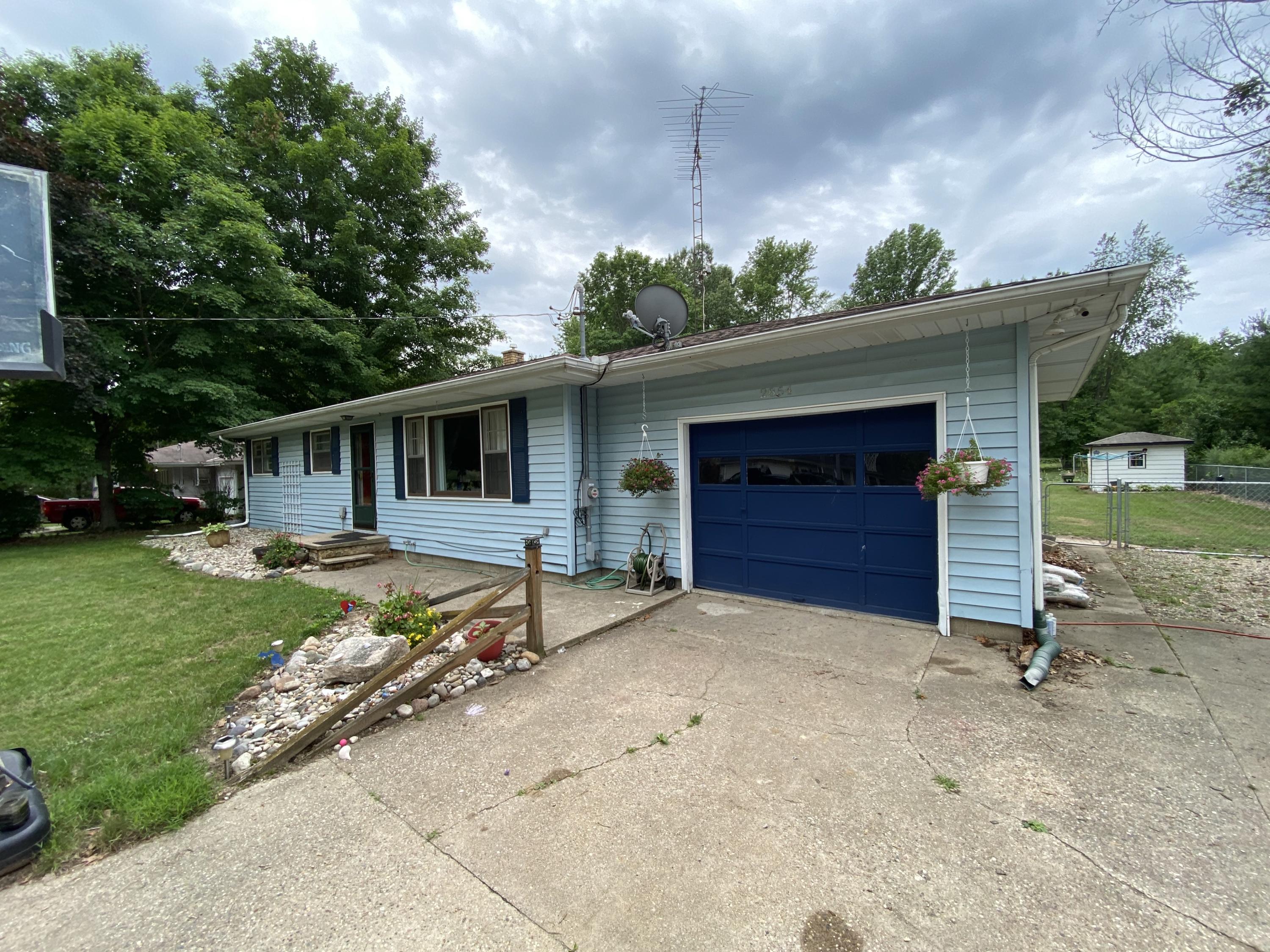 2854 Eaman Road Benton Harbor, MI 49022 - Photo 4 of 27 IMG_4097