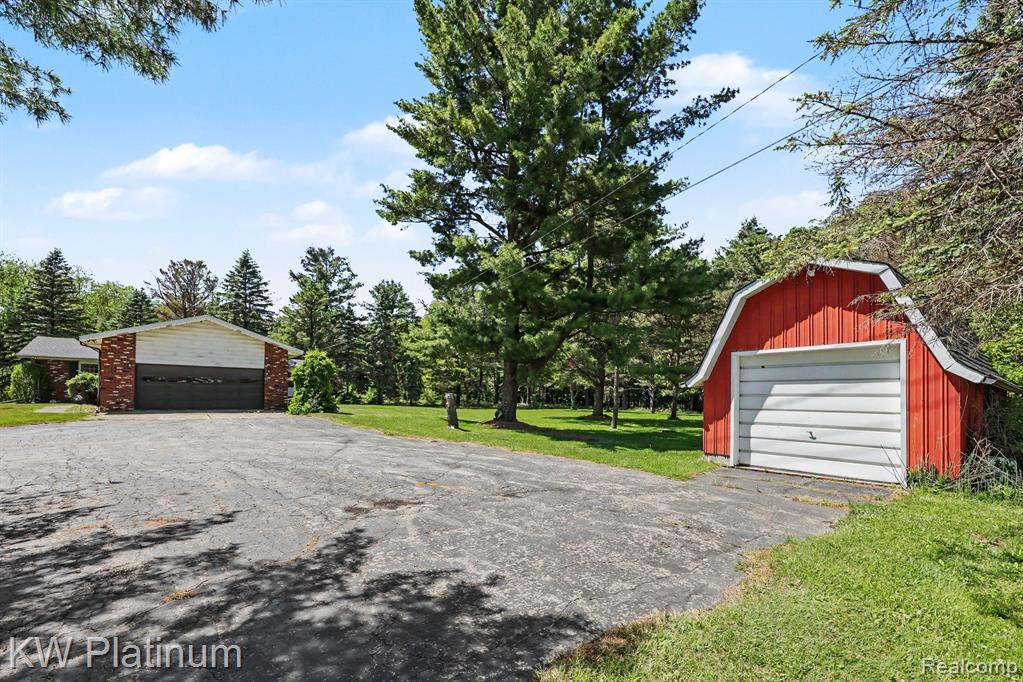 9474 Bartel Road Columbus, MI 48063 - Photo 26 of 31