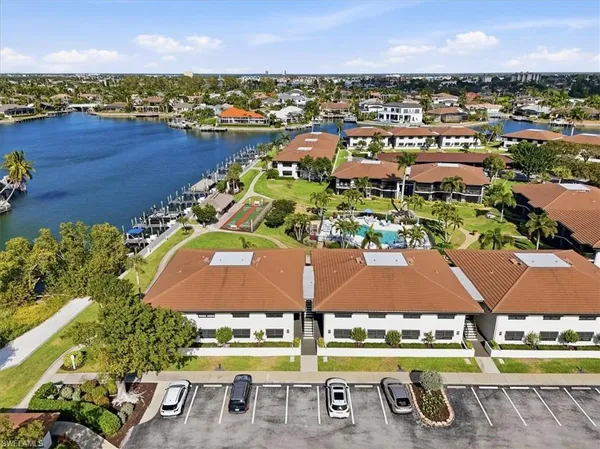 $539,900 | 507 Seaview Court, Unit Q1, Marco Island, FL 34145