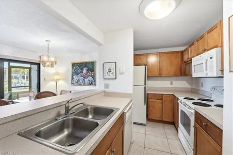 $539,900 | 507 Seaview Court, Unit Q1, Marco Island, FL 34145