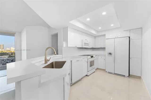 $7,595 | 1800 Sunset Harbour Drive, Unit 1007, Miami Beach, FL 33139