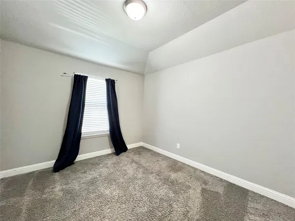 $1,900 | 5000-5002 Villas Drive, Sanger, TX 76266