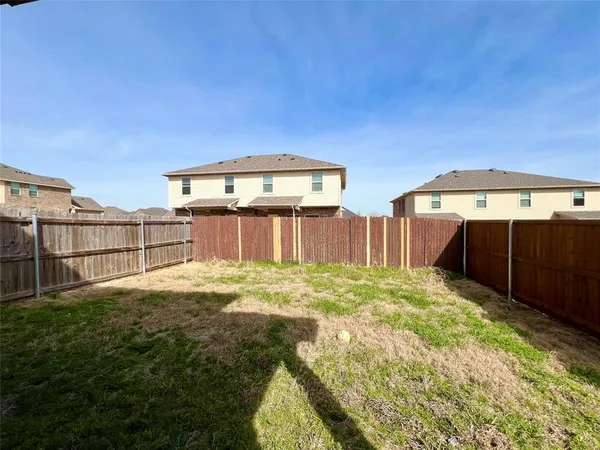 $1,900 | 5000-5002 Villas Drive, Sanger, TX 76266