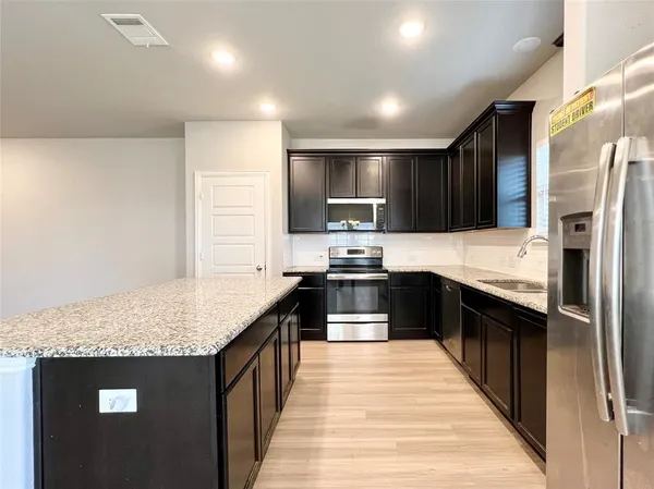 $1,900 | 5000-5002 Villas Drive, Sanger, TX 76266