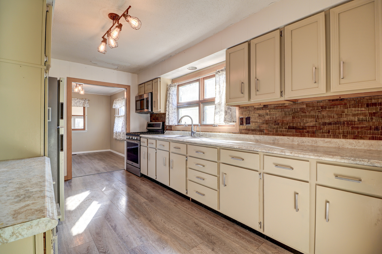 13912 Lincoln Road Morrison, IL 61270 - Photo 8 of 25