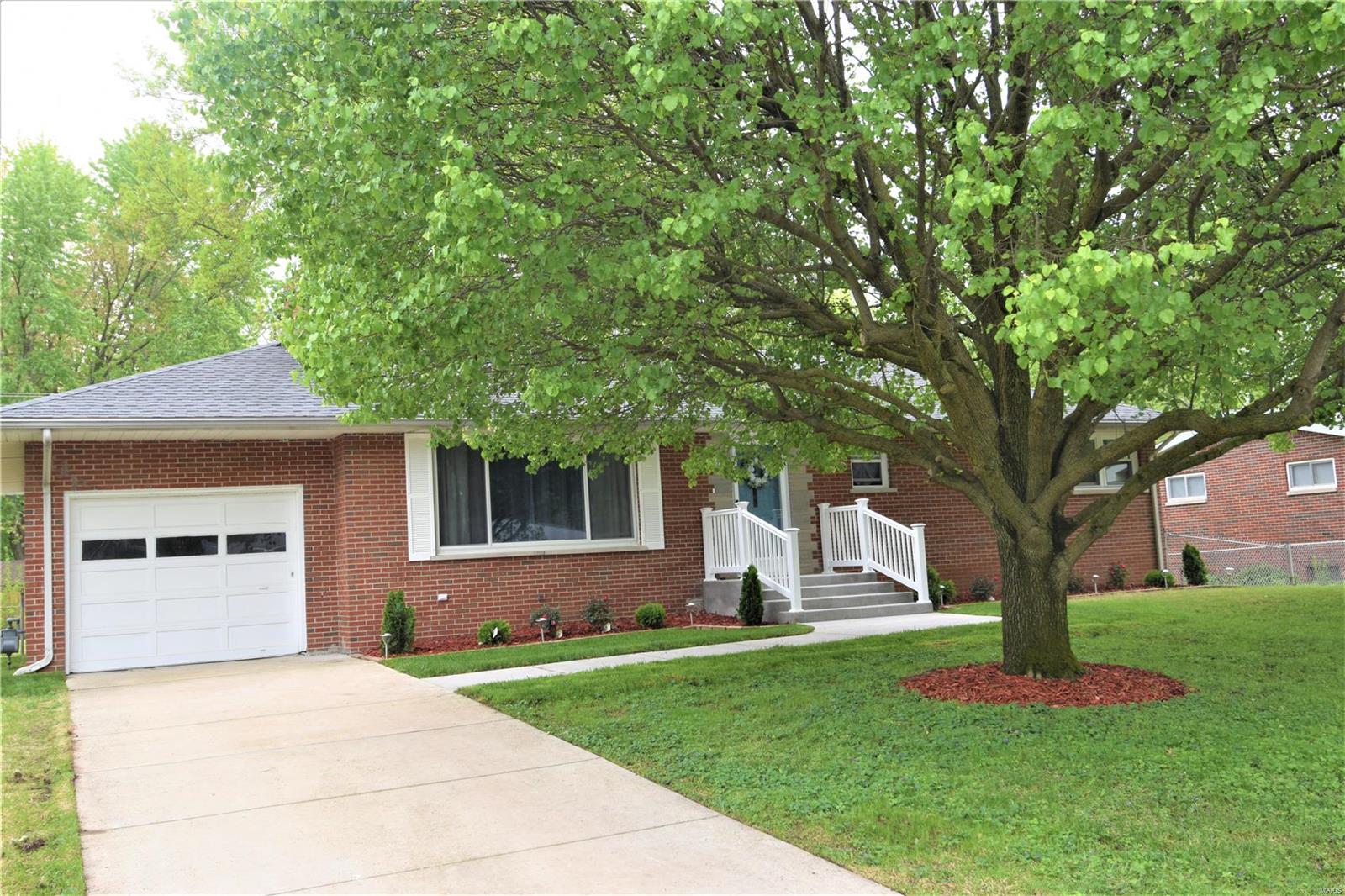 813 Pardee Road Godfrey, IL 62035 - Photo 2 of 29 Gallery Image 2