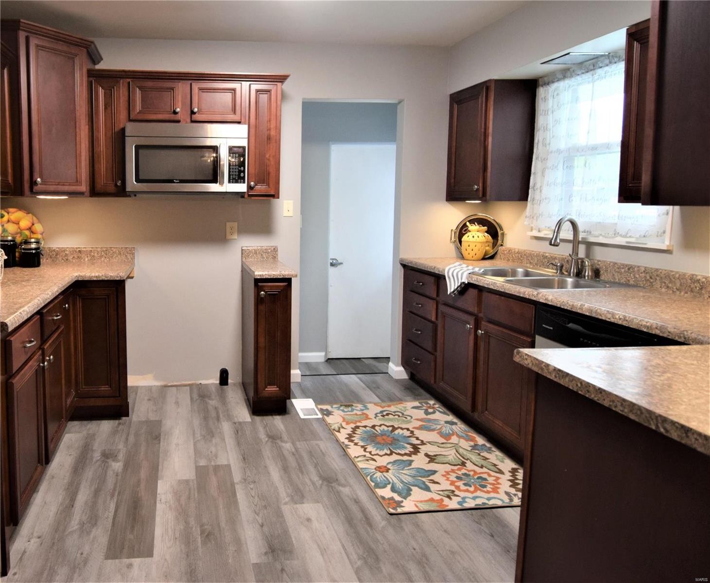813 Pardee Road Godfrey, IL 62035 - Photo 12 of 29 Gallery Image 12