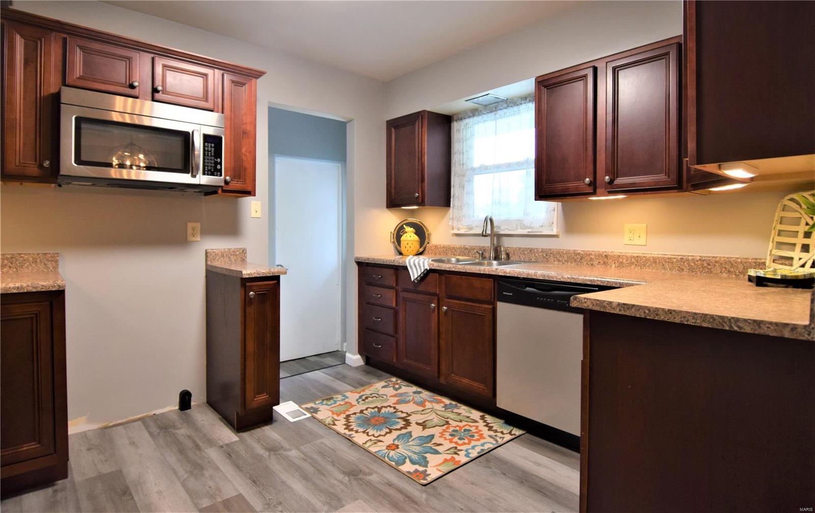 813 Pardee Road Godfrey, IL 62035 - Photo 14 of 29 Gallery Image 14