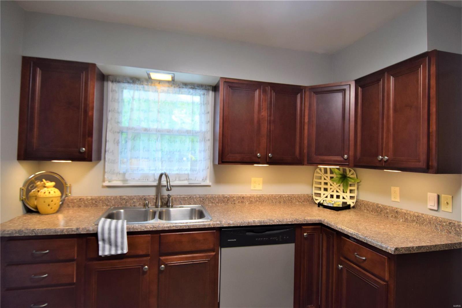 813 Pardee Road Godfrey, IL 62035 - Photo 15 of 29 Gallery Image 15