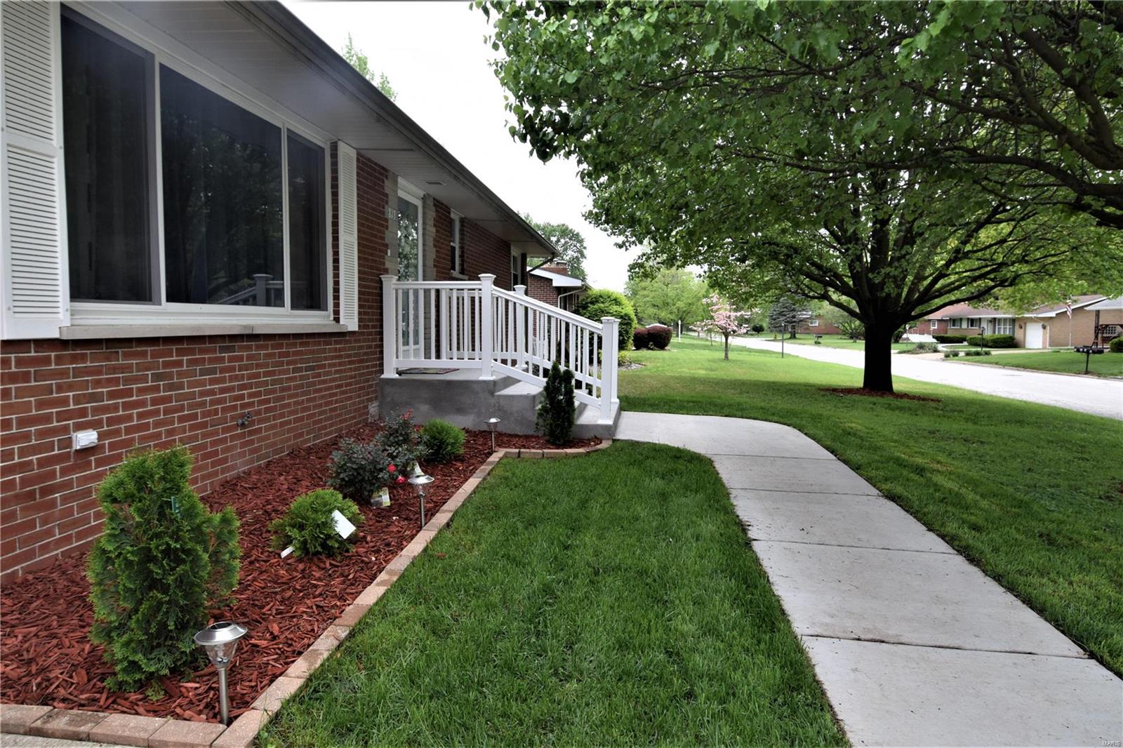 813 Pardee Road Godfrey, IL 62035 - Photo 3 of 29 Gallery Image 3