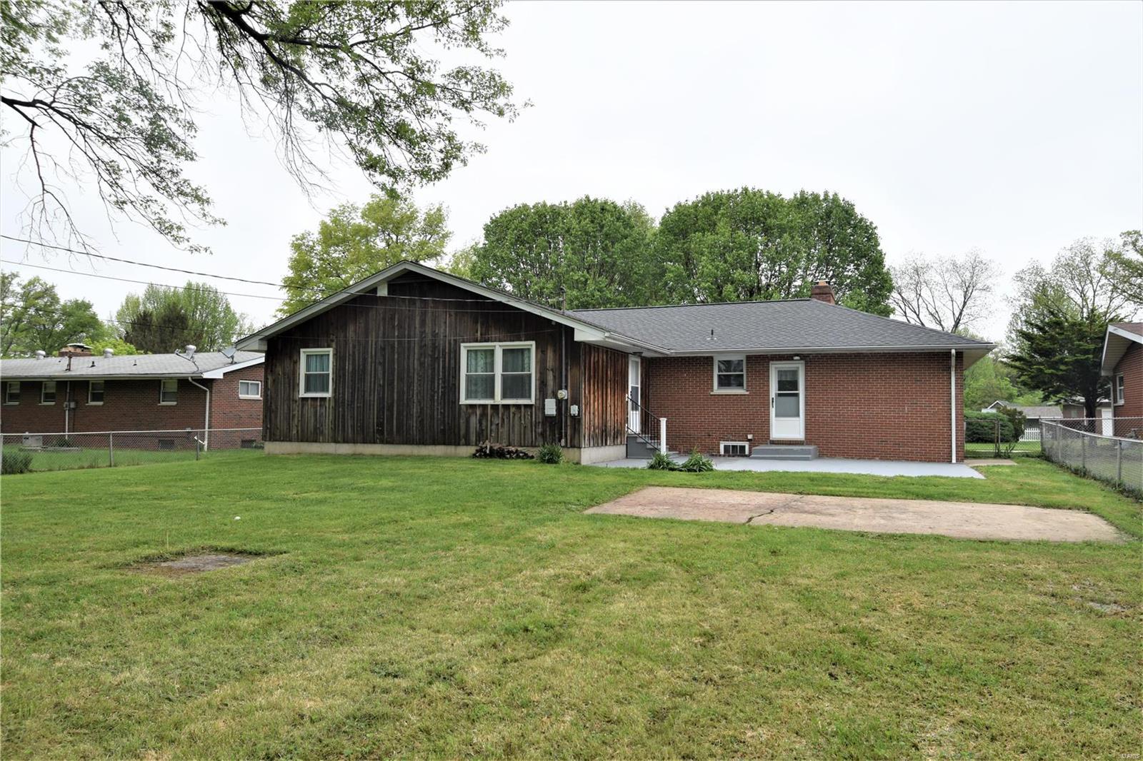 813 Pardee Road Godfrey, IL 62035 - Photo 5 of 29 Gallery Image 5