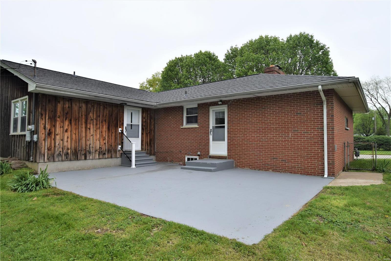 813 Pardee Road Godfrey, IL 62035 - Photo 6 of 29 Gallery Image 6