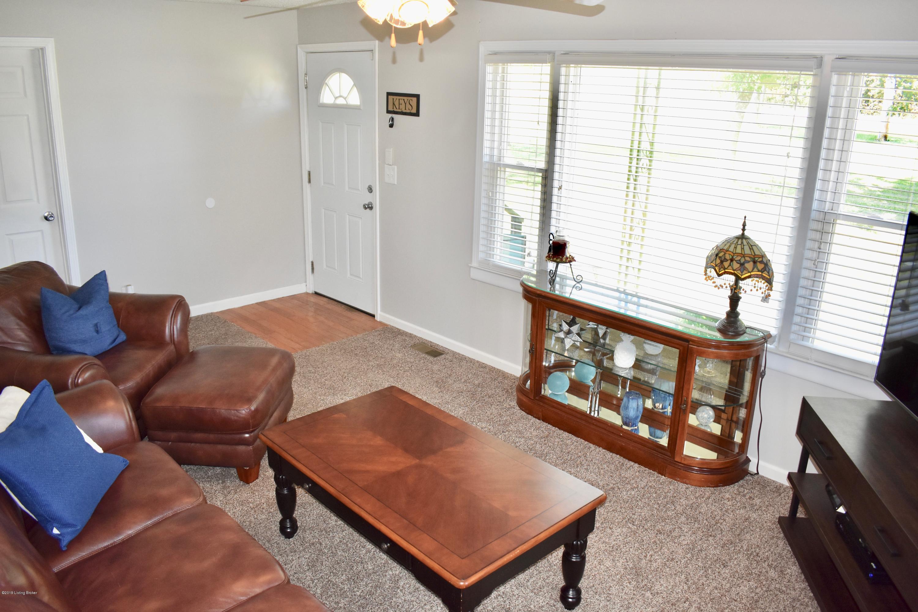 6850 Shepherdsville Road Elizabethtown, KY 42701 - Photo 24 of 44 HOUSE#2-Living Rm