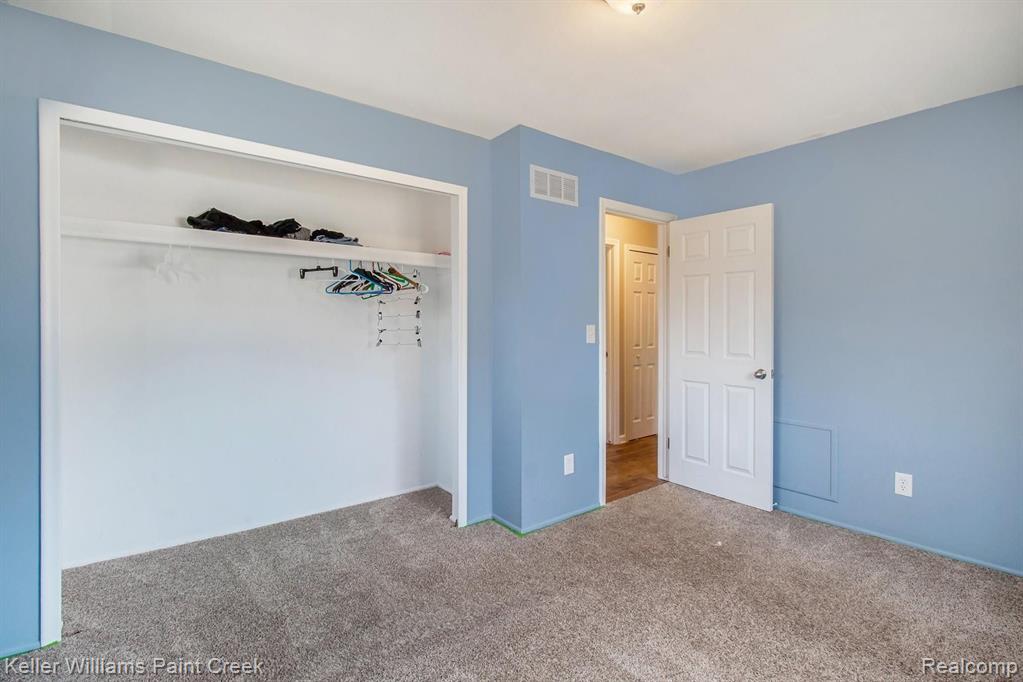 11096 Main Road Fenton, MI 48430 - Photo 16 of 27
