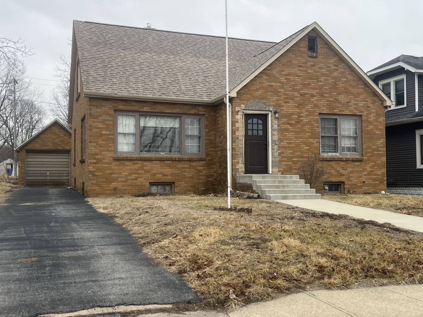 602 Washington Avenue Lowden, IA 52255 - Photo 2 of 28 a front view of a house