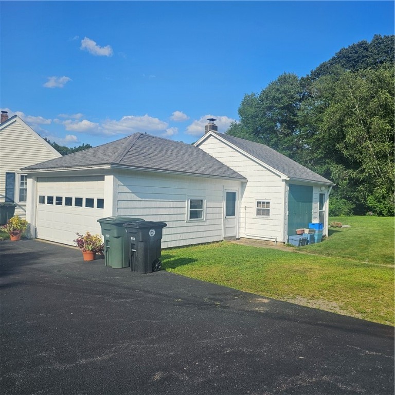 402 Fairview Avenue Coventry, RI 02816 - Photo 14 of 22 1 car garage with office in back