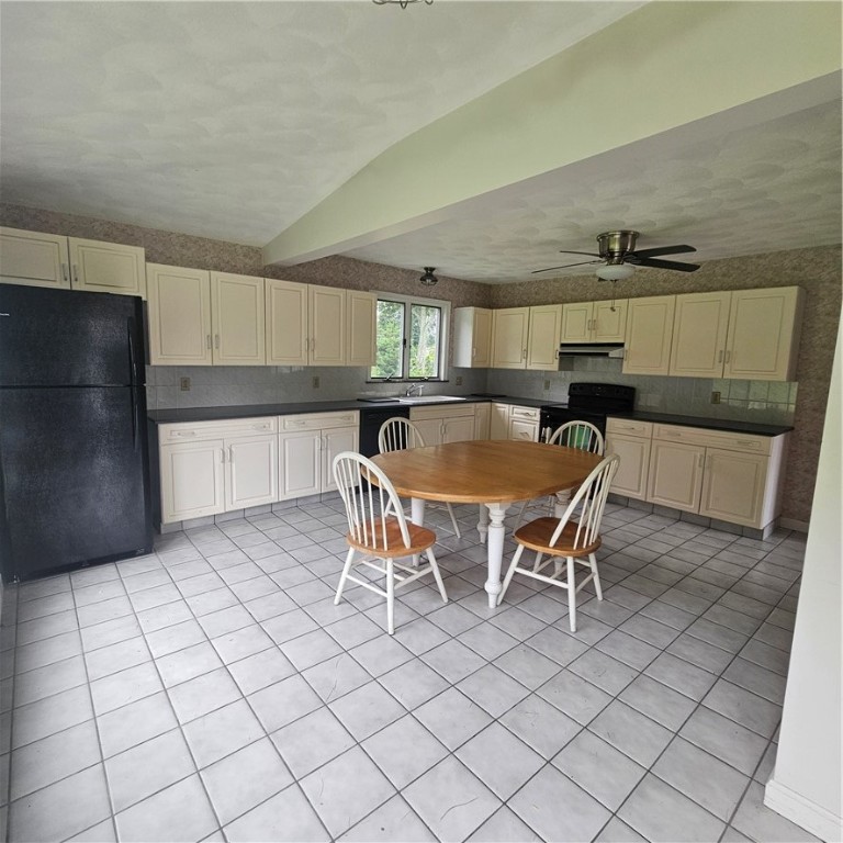 402 Fairview Avenue Coventry, RI 02816 - Photo 6 of 22