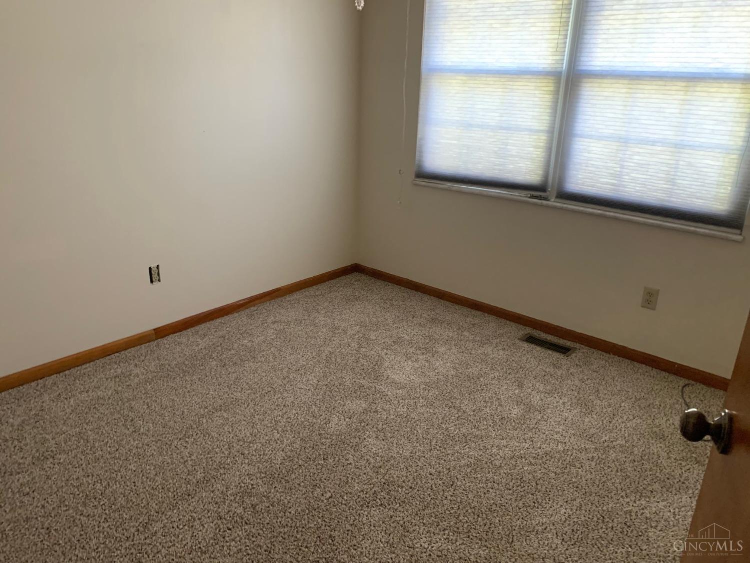 4729 Moore Road Middletown, OH 45042 - Photo 7 of 13 Gallery Image 7
