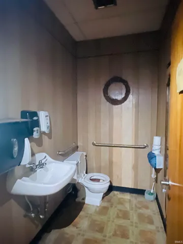 $34,900 | 103 West Main Street, Larwill, IN 46764