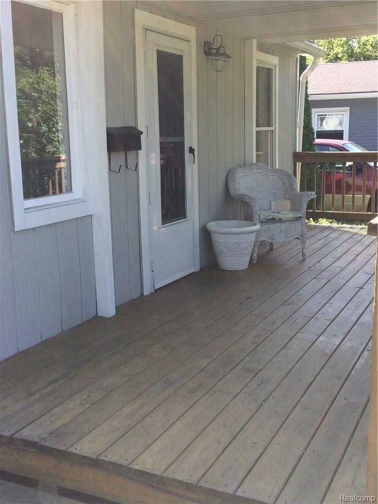 100 Center Street Fenton, MI 48430 - Photo 8 of 36 IMG_1035.JPG