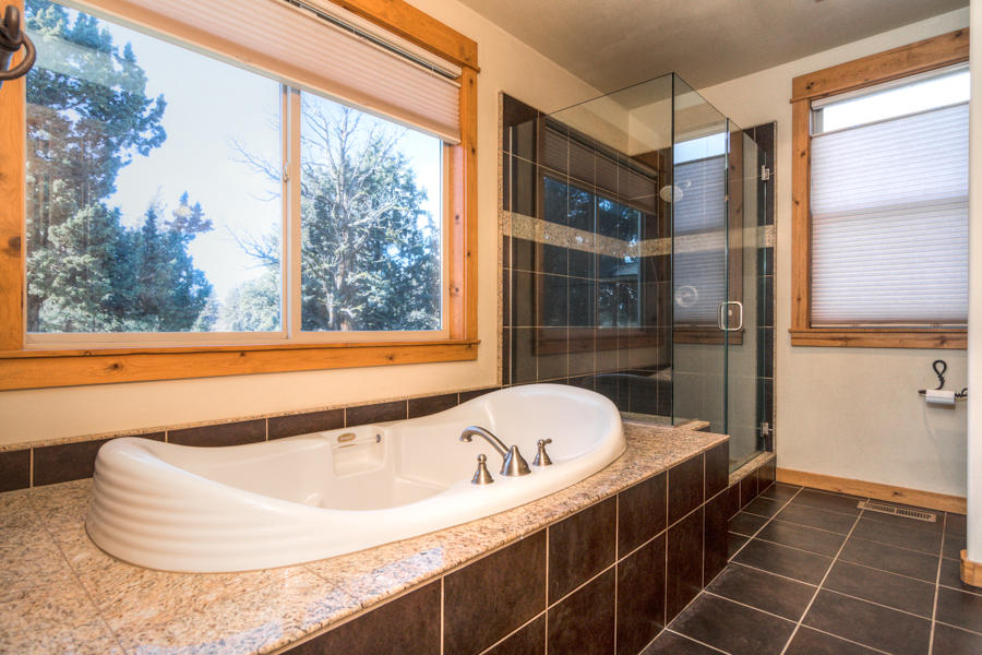 62015 Byram Road Bend, OR 97701 - Photo 31 of 56 Jetted tub and tiled shower.
