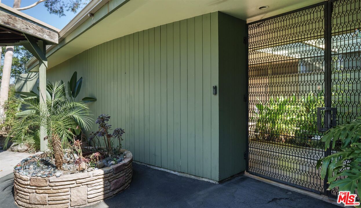 2885 Edgewick Road Glendale, CA 91206 - Photo 9 of 75