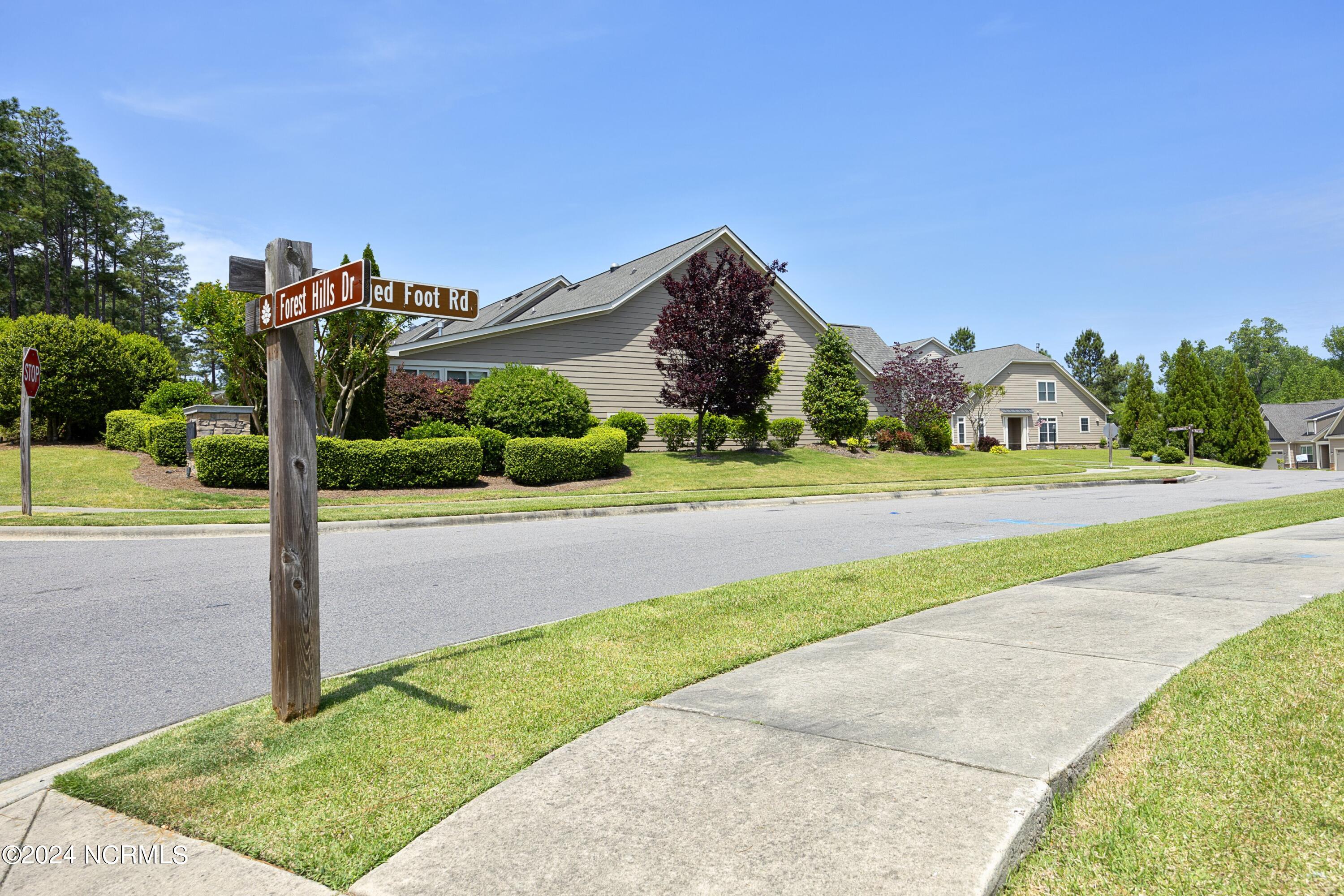 15 Winged Foot Road, Unit 8 Pinehurst, NC 28374 - Photo 32 of 34 34Streetscape
