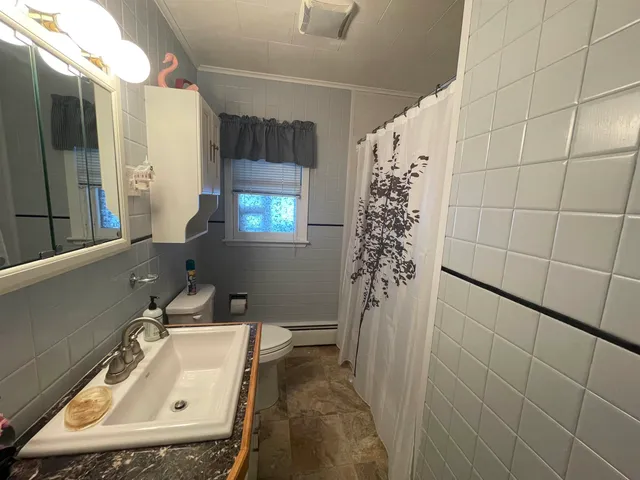 $1,800 | 744 Campbell Road, Rutland Town, VT 05701