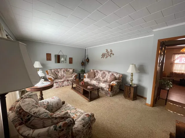 $1,800 | 744 Campbell Road, Rutland Town, VT 05701