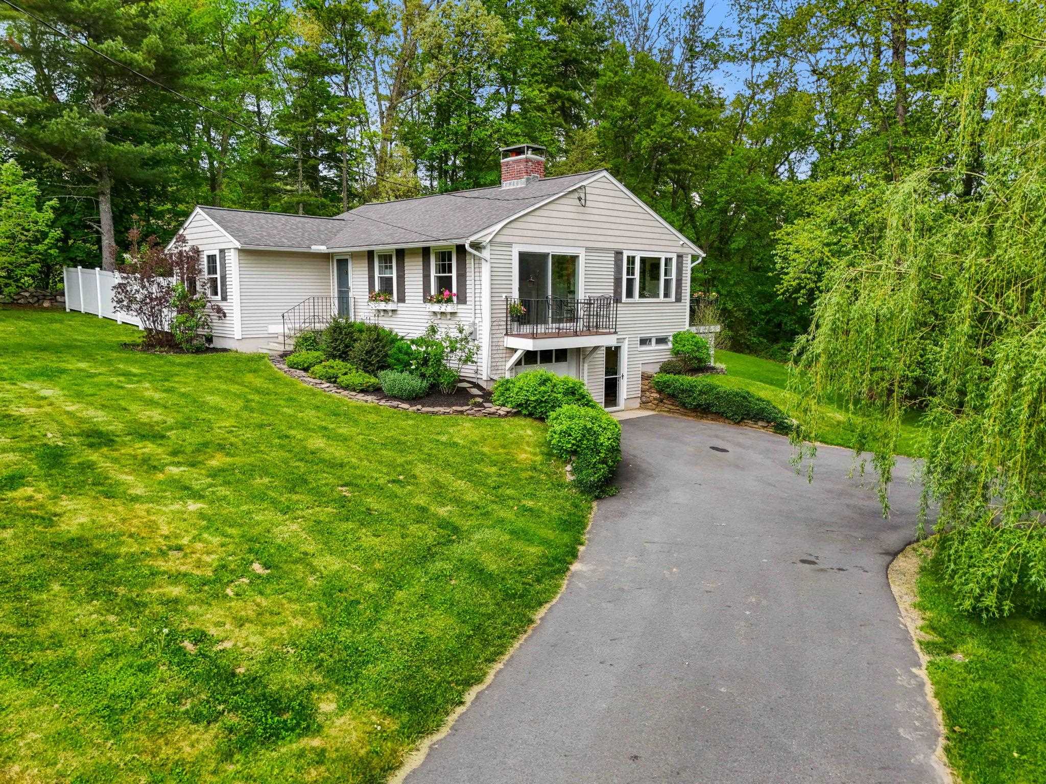 352 East Road Hampstead, NH 03841 - Photo 3 of 28 Gallery Image 3