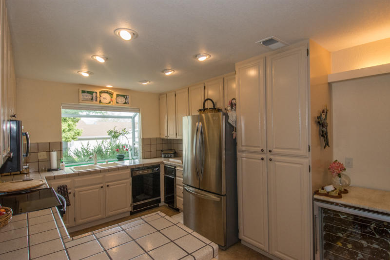 488-131 Ridgecrest Trail Redding, CA 96003 - Photo 3 of 18 Kitchen
