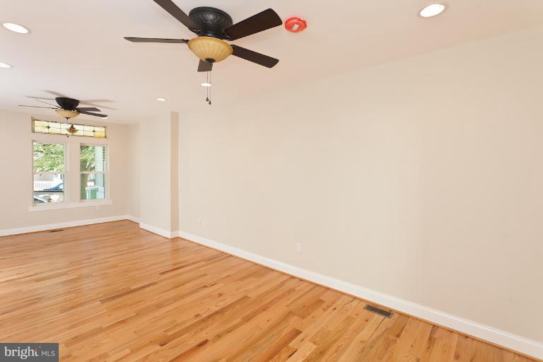 3714 Roland Avenue Baltimore, MD 21211 - Photo 17 of 23 Living Room