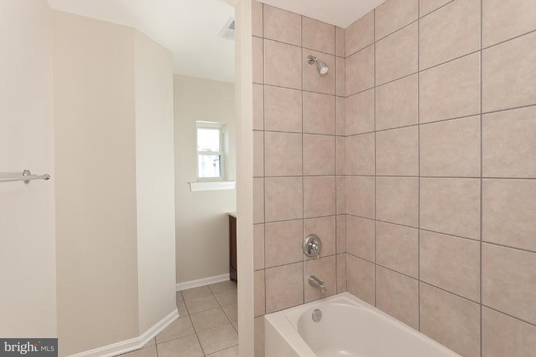 3714 Roland Avenue Baltimore, MD 21211 - Photo 8 of 23 Bath