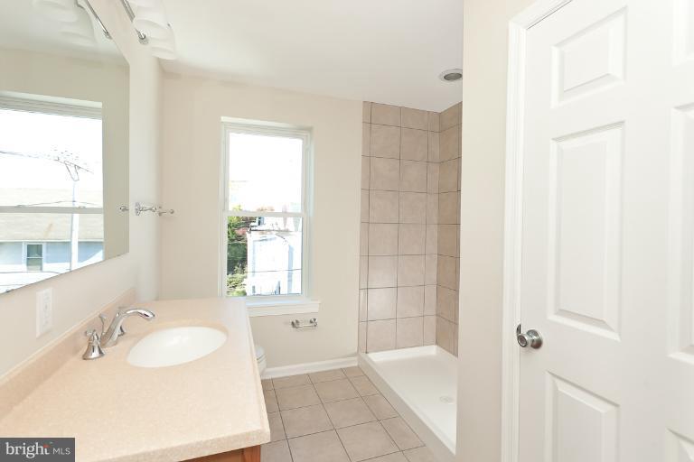3714 Roland Avenue Baltimore, MD 21211 - Photo 10 of 23 Bath