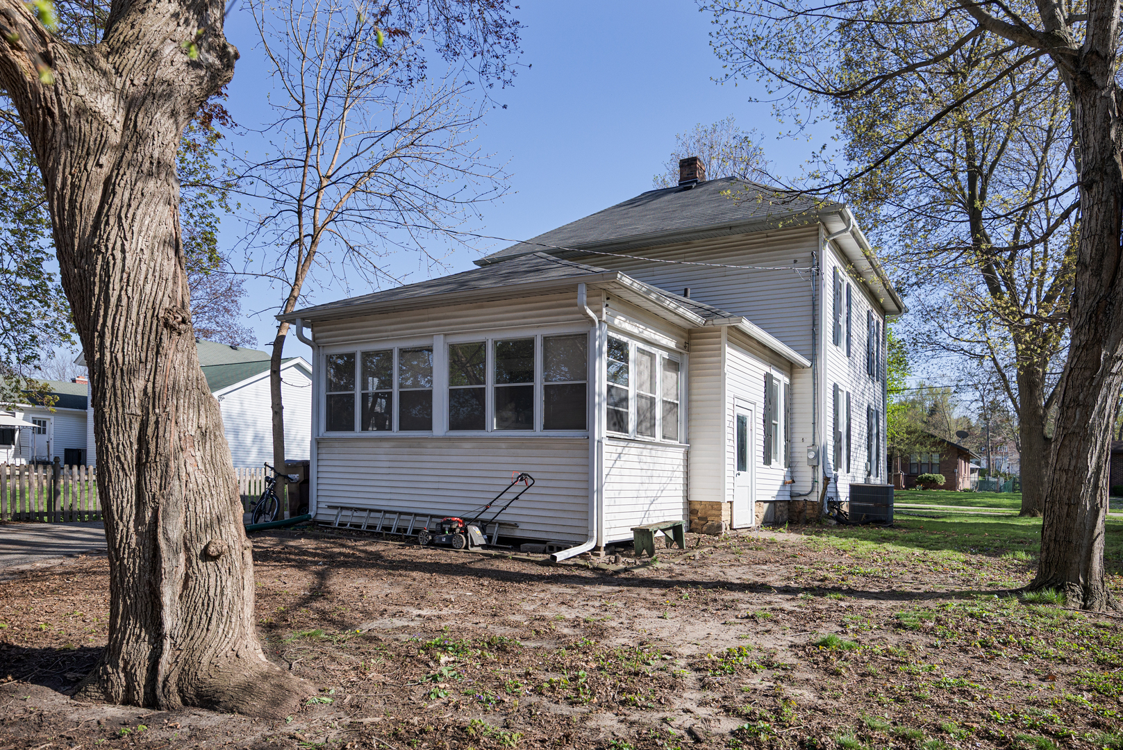 436 West Washington Street Marengo, IL 60152 - Photo 16 of 20 a front view of a house with a yard