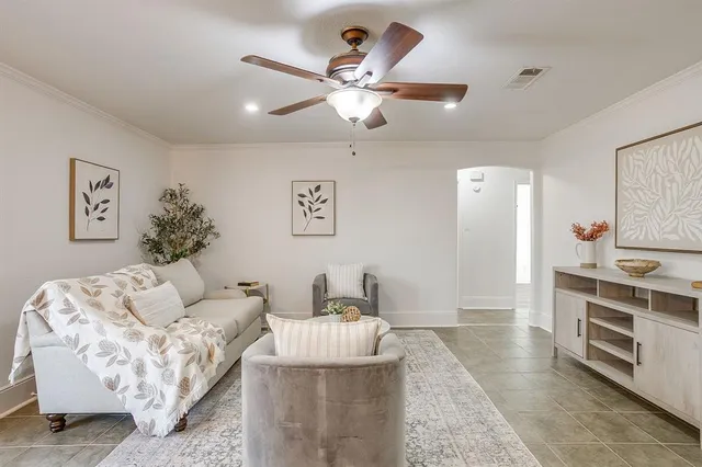 $325,000 | 7036 Crabtree Lane, North Richland Hills, TX 76182