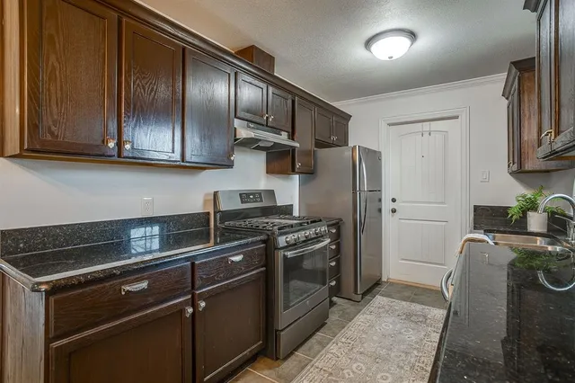 $325,000 | 7036 Crabtree Lane, North Richland Hills, TX 76182