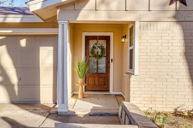 $325,000 | 7036 Crabtree Lane, North Richland Hills, TX 76182